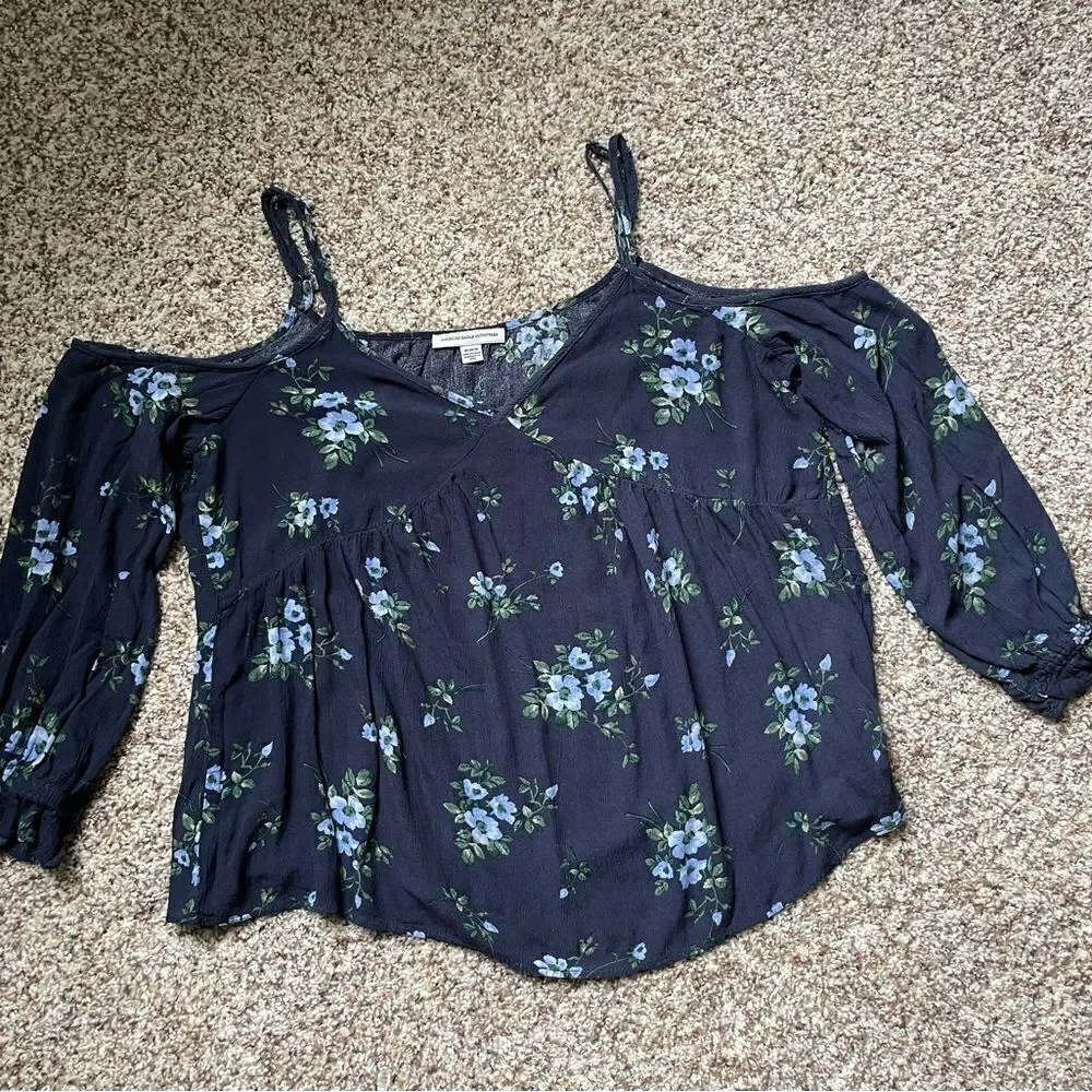American Eagle Boho Chic Blue Floral Off the Shoulder Flowy Top Cold Shoulder - Picture 3 of 9